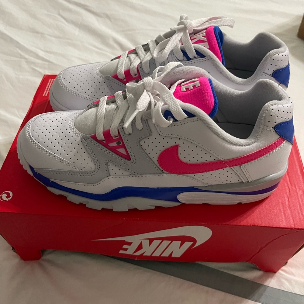 Nike White and Pink Athletic Shoes with Blue Highlights